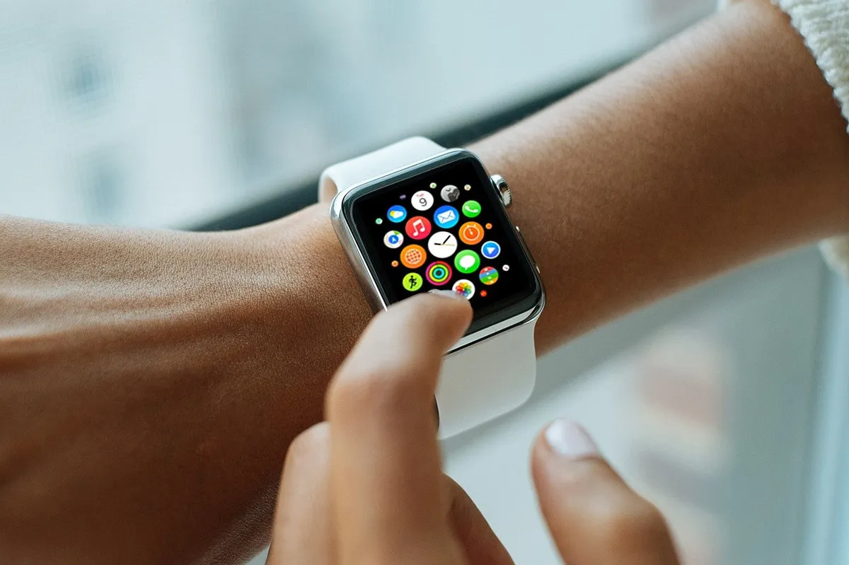 5 Free Apple Watch Mockups