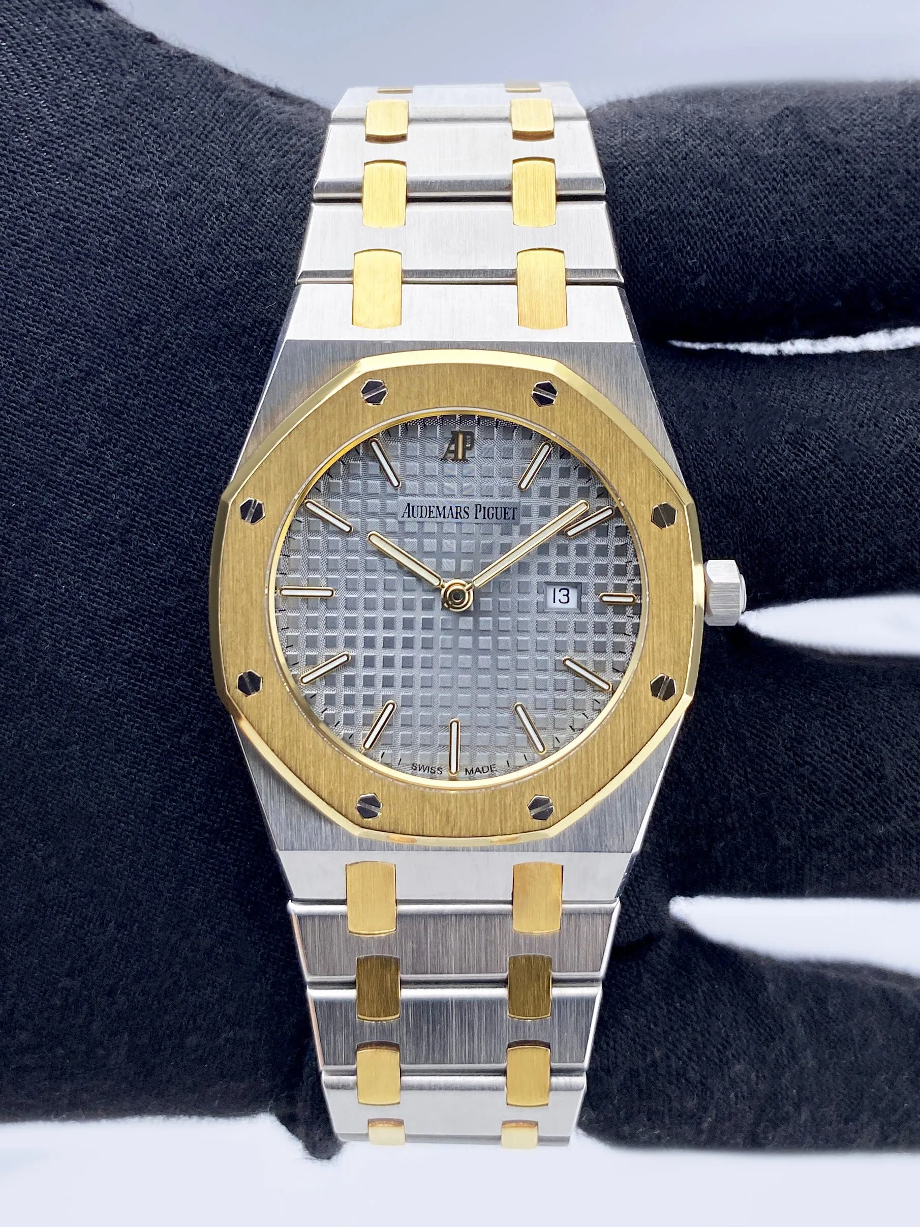 Audemars Piguet Royal Oak 56303SA Modern Dial Ladies Watch With Archives