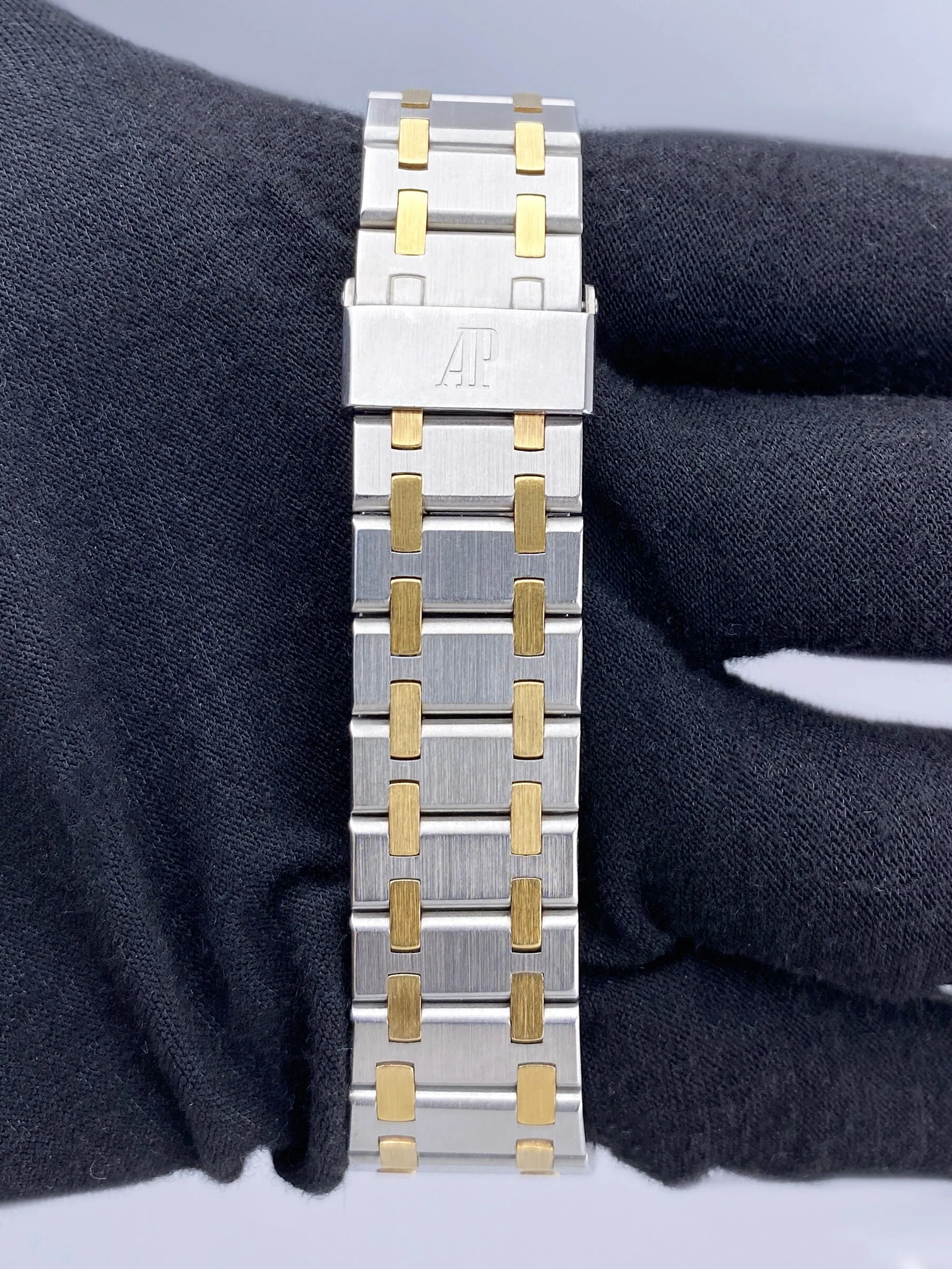 Audemars Piguet Royal Oak 56303SA Modern Dial Ladies Watch With Archives