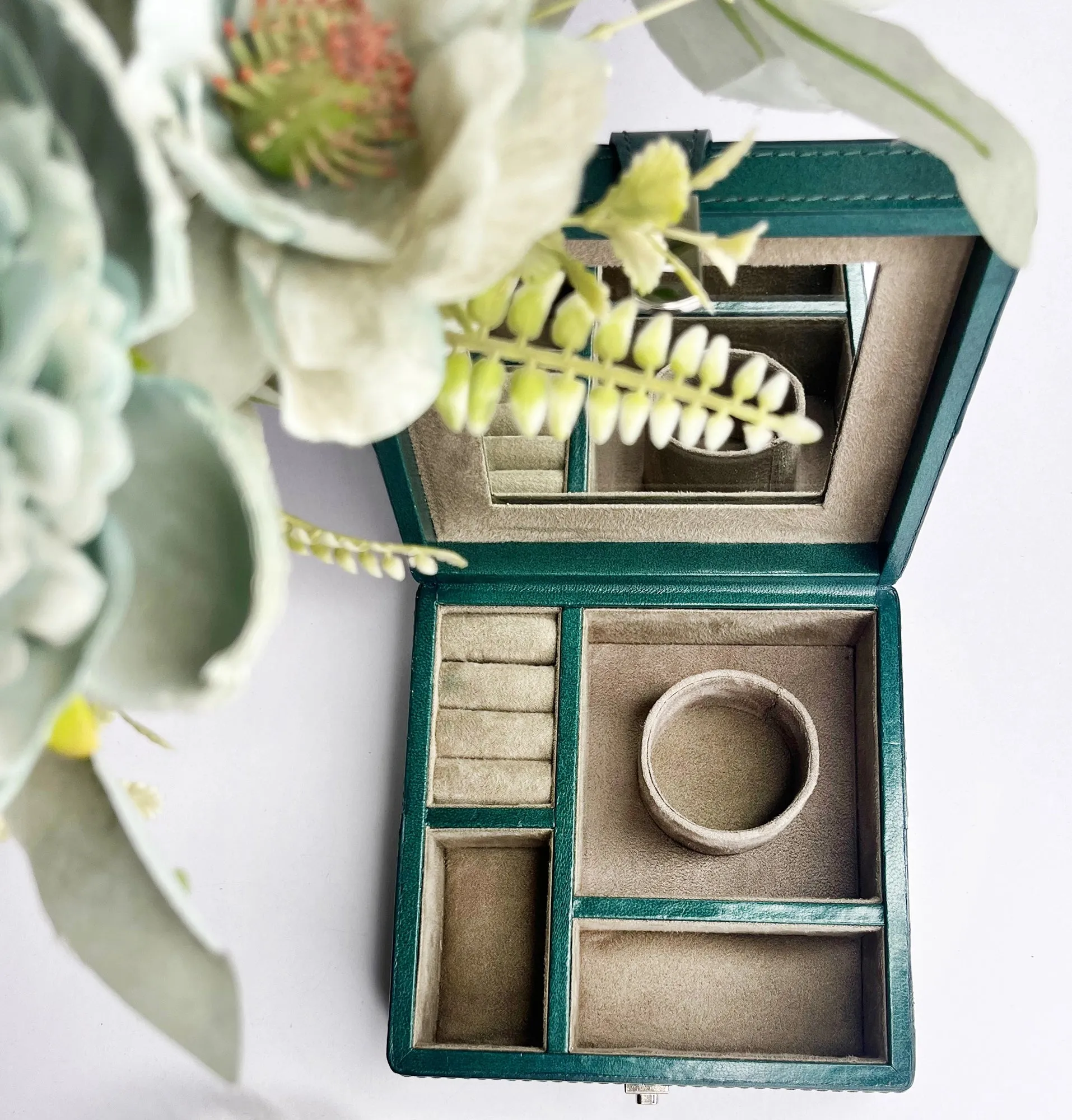 Divine Leather Jewelry Box - Green