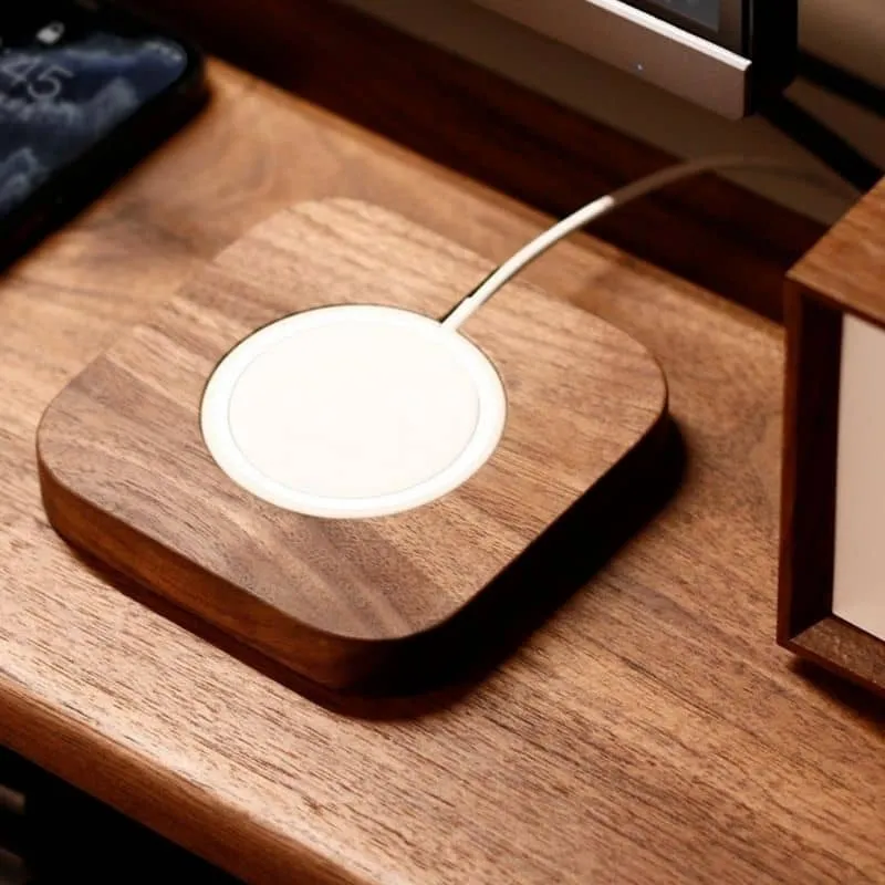 iPhone 13 MagSafe charging station