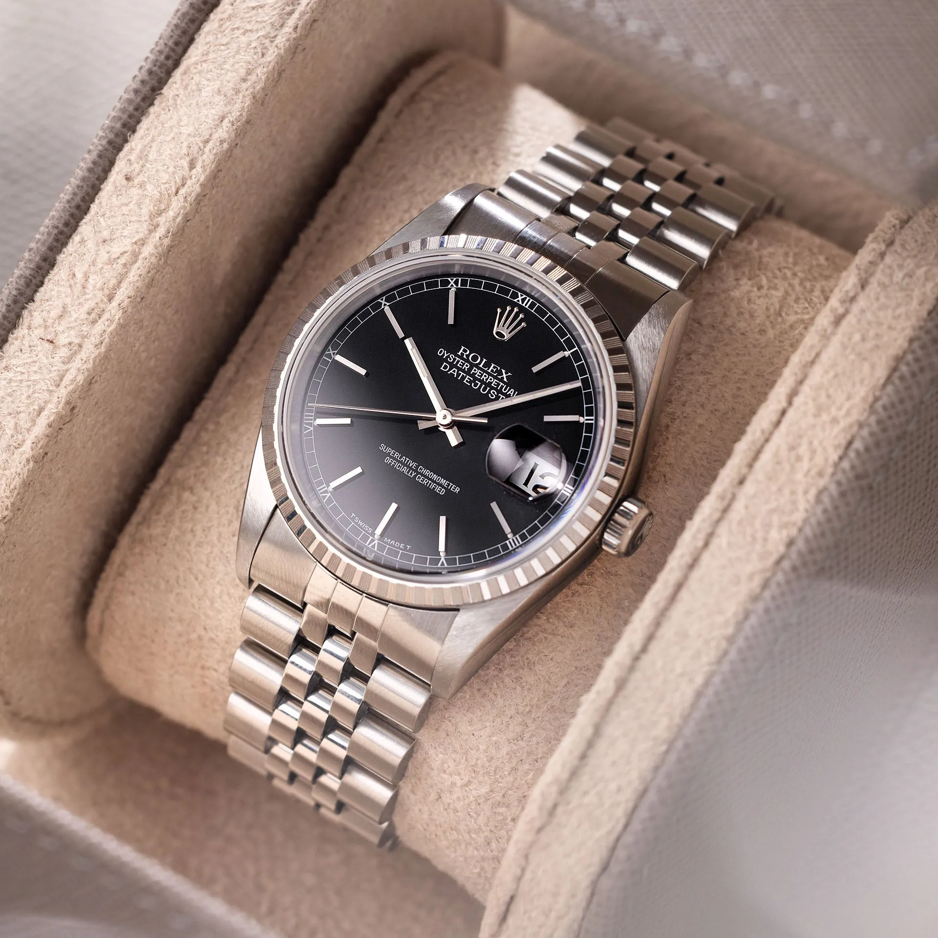 Rolex Datejust 16220 Black Dial with Reeded Bezel