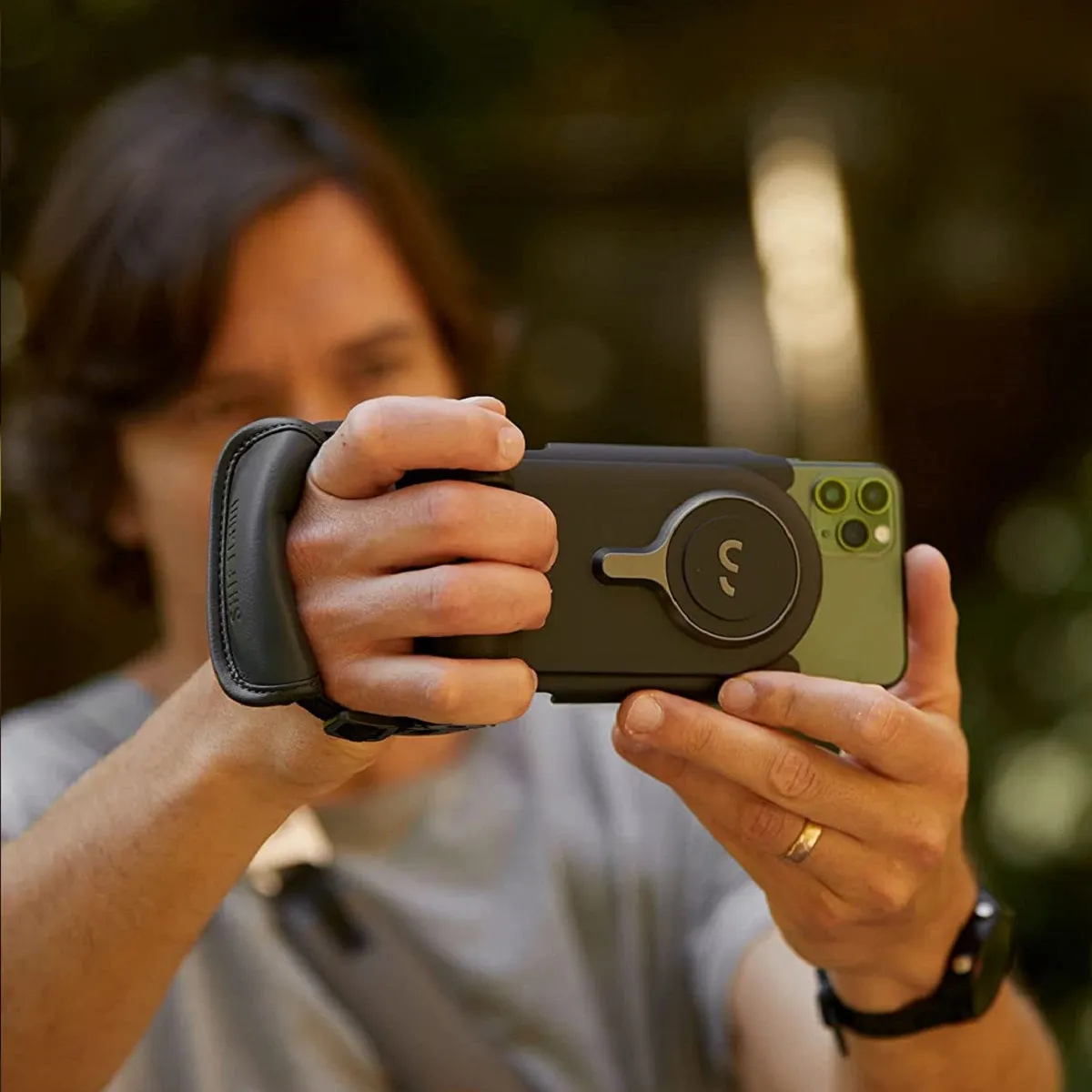 ShiftCam ProGrip DSLR-feel Camera Grip