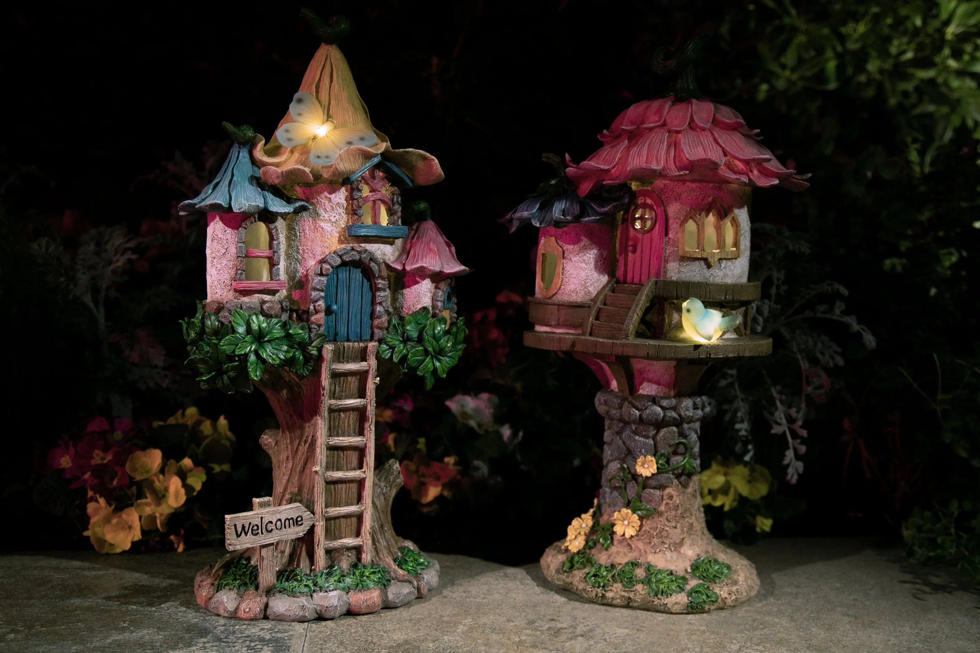 Solar Pastel Fairy Tree House with Lily Roof and Ladder, 9 by 17.5 Inches